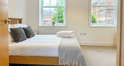 Cosy & Stylish Canterbury Apartment | Free Parking
