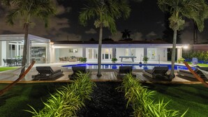 Pool - Prime Location • Near Hard Rock Stadium • Pool_BBQ (Miami Gardens)