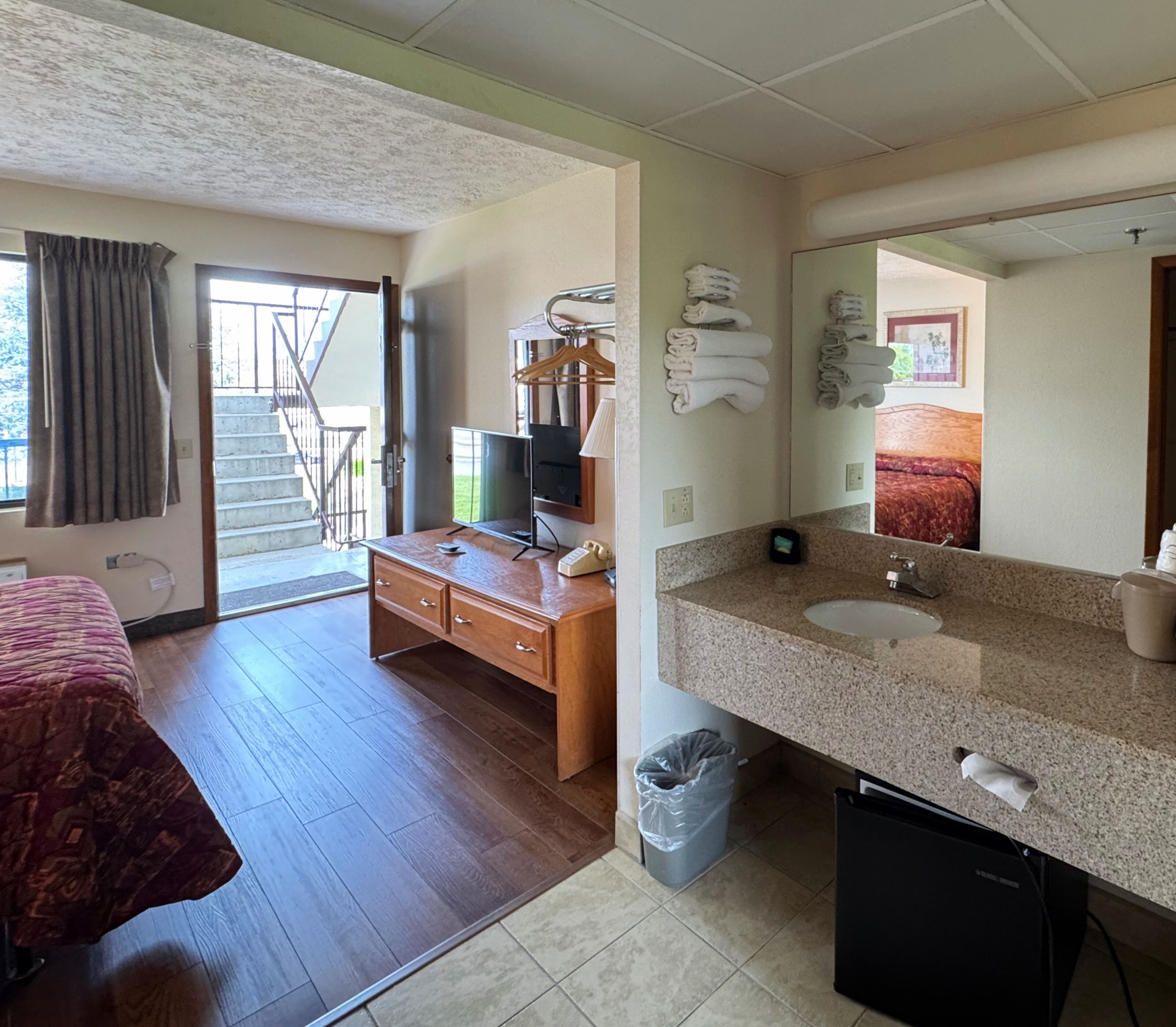 Suite Deluxe, balcón, vista al río | Amenidades de baño | Tina con regadera, amenidades de baño gratuitas, secadora de cabello 