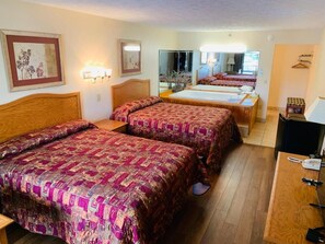 Deluxe Suite, Balcony, River View | Blackout drapes, soundproofing, iron/ironing board, free WiFi - Landmark Inn On The River (Sevierville)