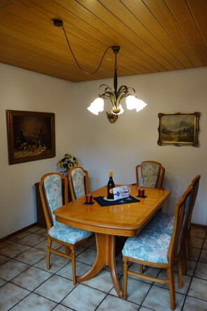 Dining - Cozy vacation apartment with pool and large property in Ludwigswinkel (Ludwigswinkel)