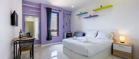 Iron/ironing board, WiFi, bed sheets, wheelchair access