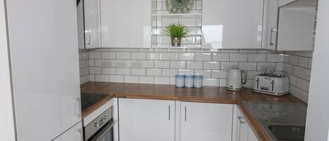 Dishwasher, cookware/dishes/utensils