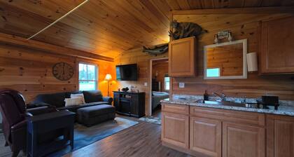 Sportsman's Cabin with Lakeview's and Lake Access.