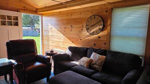 Smart TV - Sportsman's Cabin with Lakeview's and Lake Access. (Colchester)