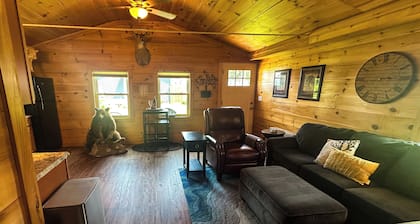 Sportsman's Cabin with Lakeview's and Lake Access.