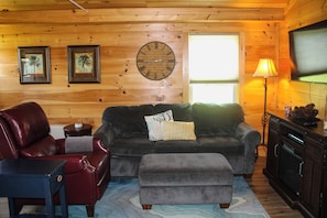 Smart TV - Sportsman's Cabin with Lakeview's and Lake Access. (Colchester)