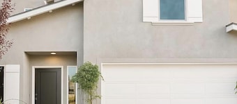 Four bedroom home with Mountain View’s close to town !!