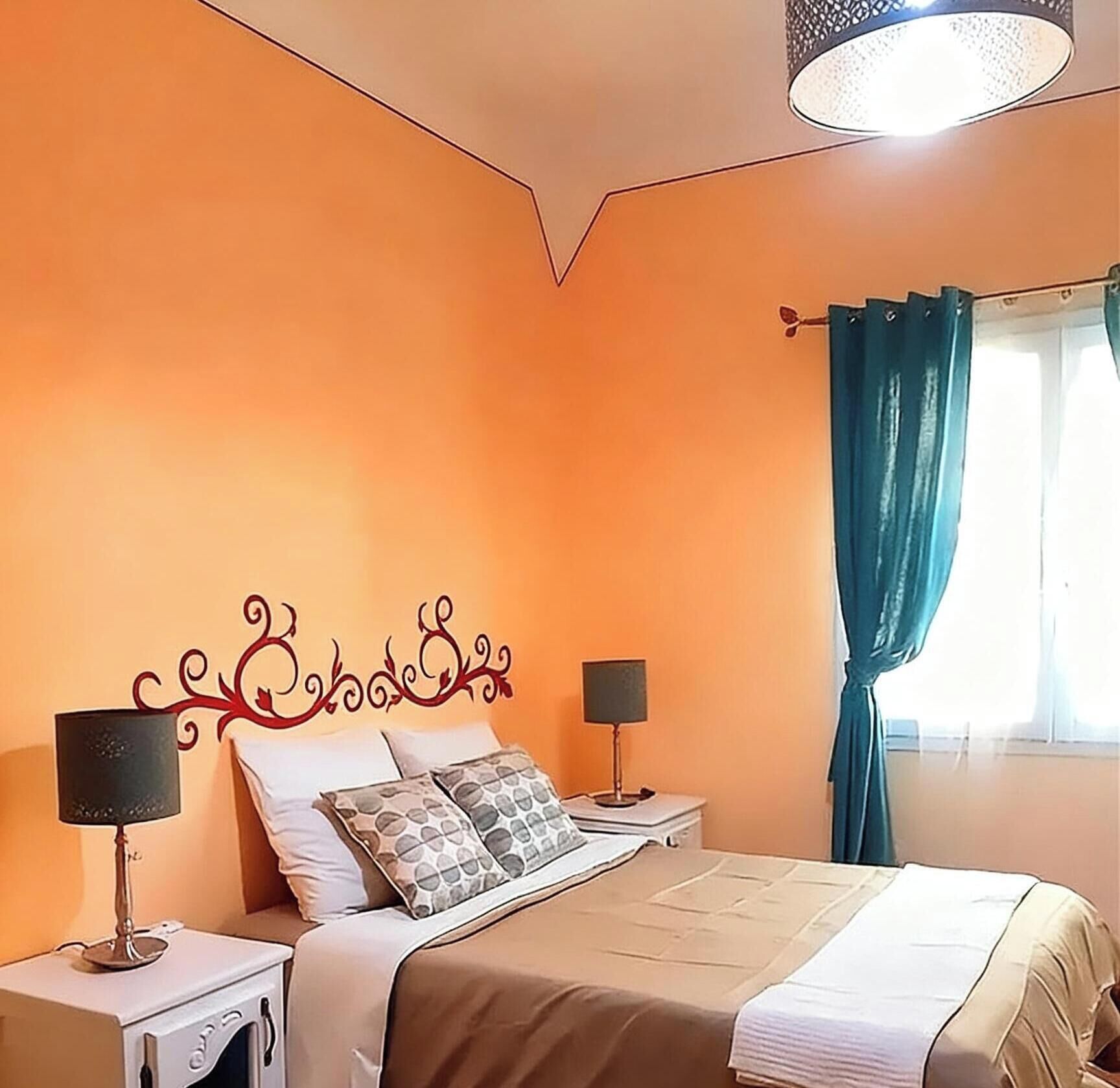 3 chambres, fer et planche à repasser, Wi-Fi, draps fournis