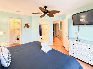 3 bedrooms, desk, iron/ironing board, travel cot - Ocean Breeze - Walk to Beach 3BR Lagoon View Villa (Hilton Head Island)
