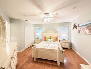 3 bedrooms, desk, iron/ironing board, travel cot - Ocean Breeze - Walk to Beach 3BR Lagoon View Villa (Hilton Head Island)