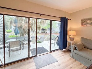 TV, offices - Ocean Breeze - Walk to Beach 3BR Lagoon View Villa (Hilton Head Island)