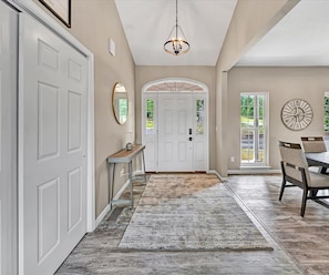 Interior - New Rental! Lake It Easy! (Huddleston)