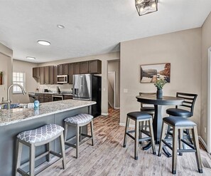 Coffee/tea maker, fridge, microwave, dishwasher - New Rental! Lake It Easy! (Huddleston)
