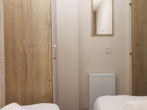 2 bedrooms, individually decorated, individually furnished, free WiFi - 213 Seaview Caravan (Paignton)