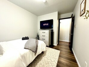 Room - Pocono Retreat w/ Hot Tub Fire Pit & Lake Access (Blakslee)