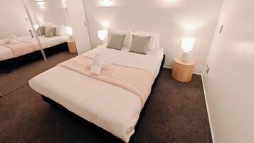 2 bedrooms, iron/ironing board, WiFi, bed sheets