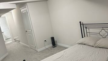 1 chambre, fer et planche Ă repasser, Wi-Fi gratuit, draps fournis