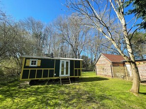 Exterior - The Shepherds Hut (Wallingford)