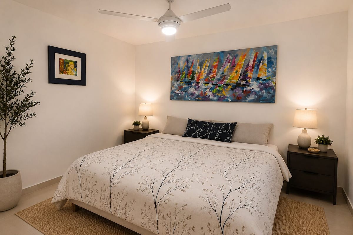 Apartamento estándar, balcón | Caja fuerte, escritorio, espacio para trabajar con un portátil