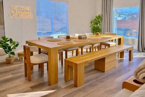 Dining - Lux Stay 3BR 4B•10 min Airport•15 min Sphere/LVCC (Las Vegas)