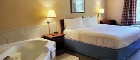 Deluxe Room | Jetted bathtub