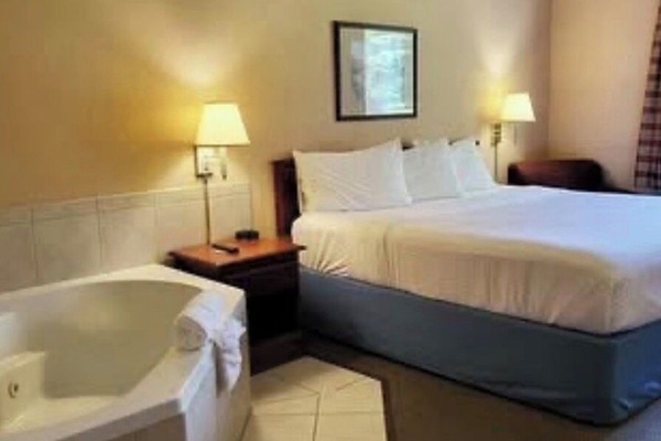 Deluxe Room | Jetted tub