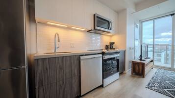 Coffee/tea maker, fridge, microwave, oven