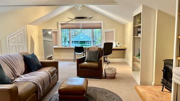 TV, fireplace, stereo