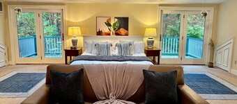 Skylights & Tides King Studio - Kittery/Portsmouth