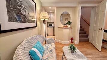 TV, fireplace, stereo
