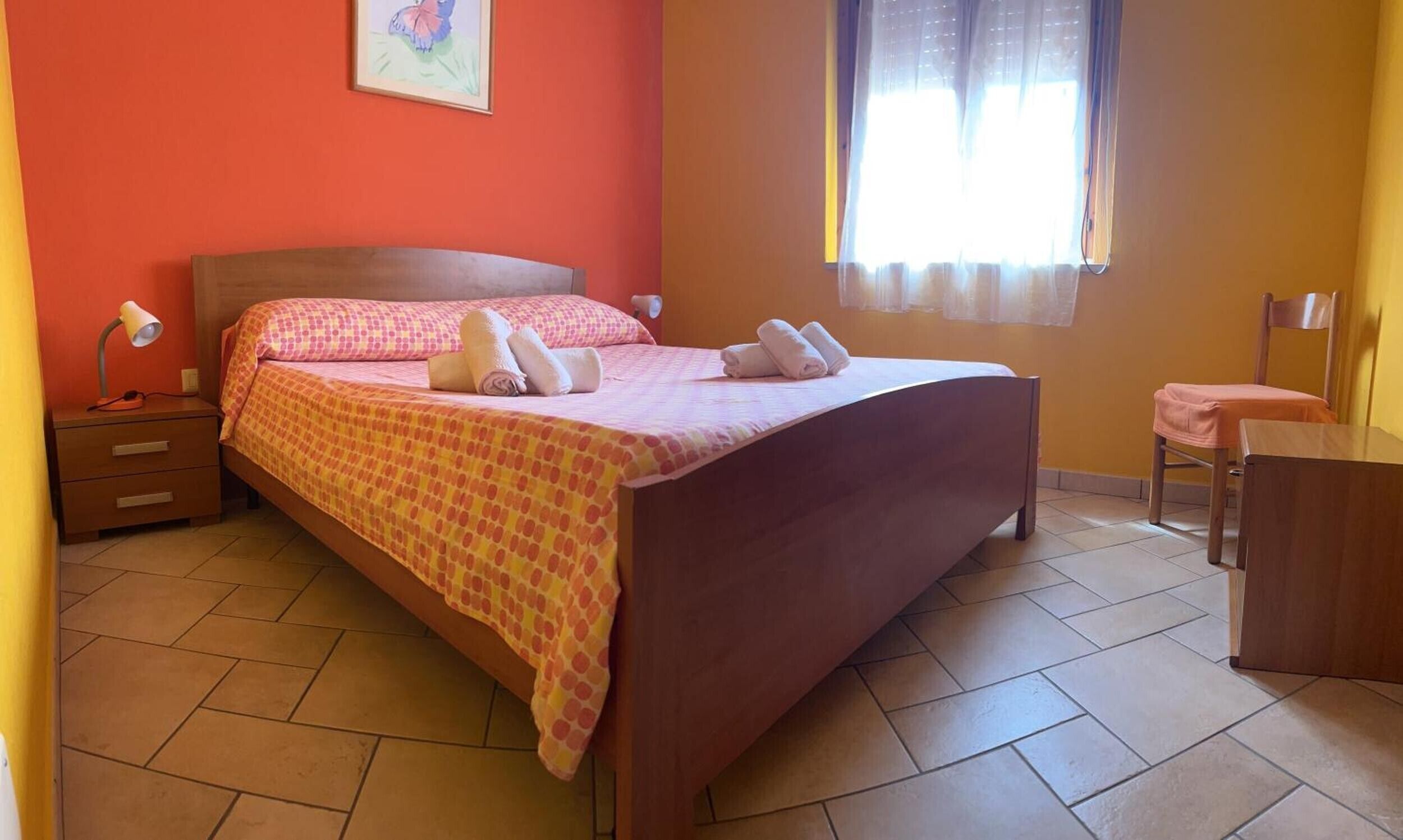 Iron/ironing board, bed sheets