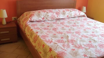Fer et planche Ă repasser, draps fournis