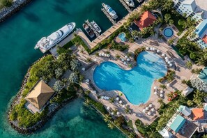 4 outdoor pools, cabanas (surcharge), pool umbrellas - Harborside Resort Atlantis (Paradise Island)