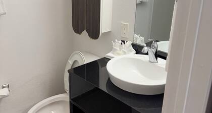 Everstay Inn & Suites