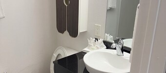Everstay Inn & Suites