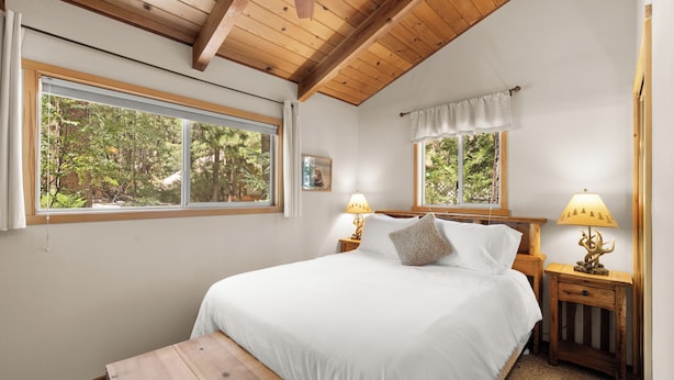 Room - Bear Hug Hideaway (Big Bear Lake)
