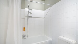 A bathroom with a shower, a bathtub, and a toilet. - Amazing Apartment in Antwerp (Antwerp)