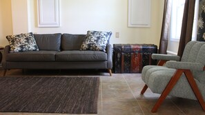 Smart TV - House in Cape Charles w/ Hot Tub & EV Charger - near Kiptopeke Park & Beaches! (Cape Charles)
