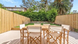 Outdoor dining - Vinny Garden View by Experience Jervis Bay (Vincentia)