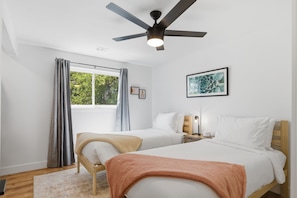 3 habitaciones, tabla de planchar con plancha, wifi y ropa de cama 