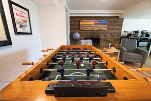Games room - Near Red Rocks - Patio, Yard & Foothill Views (Lakewood)