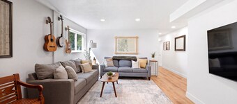 Near Red Rocks - Patio, Yard & Foothill Views