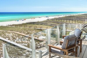On the beach - 💎 Share My Lowecation! Brand New Lux 6BR Beachfront! Pool, Pets, Sleeps 16 (Navarre Beach)