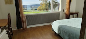 7 chambres, fer et planche à repasser, Wi-Fi, draps fournis
