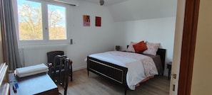 7 bedrooms, iron/ironing board, WiFi, bed sheets