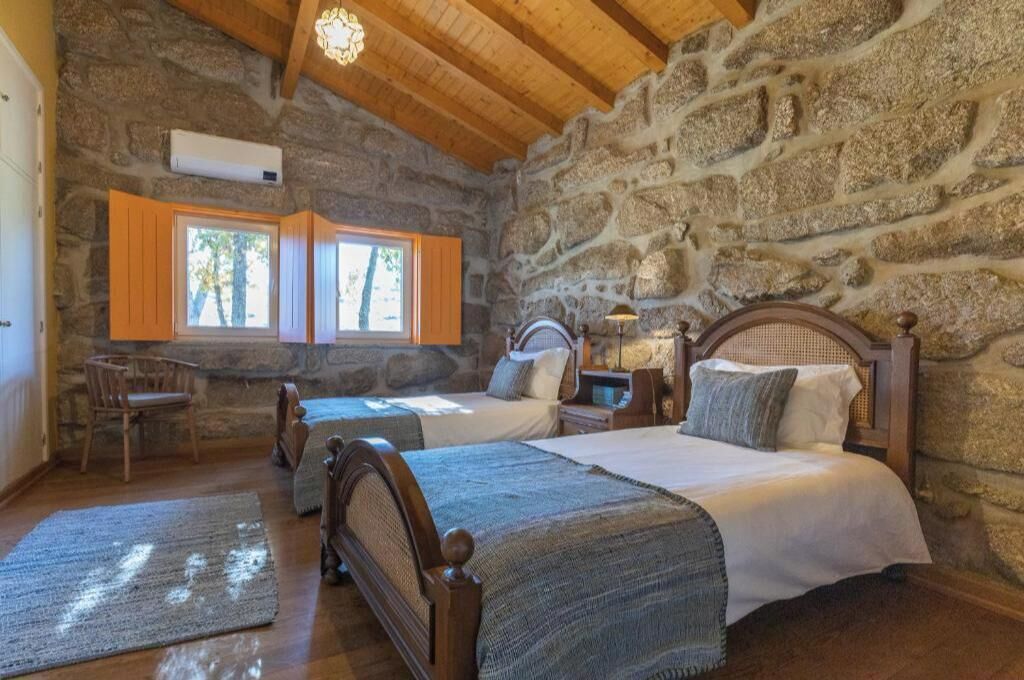 2 bedrooms, iron/ironing board, Internet, bed sheets