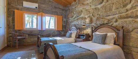 2 bedrooms, iron/ironing board, Internet, bed sheets