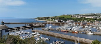 Coastal Haven - Steps From Beach