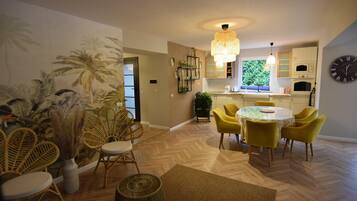 Apartment | Dining